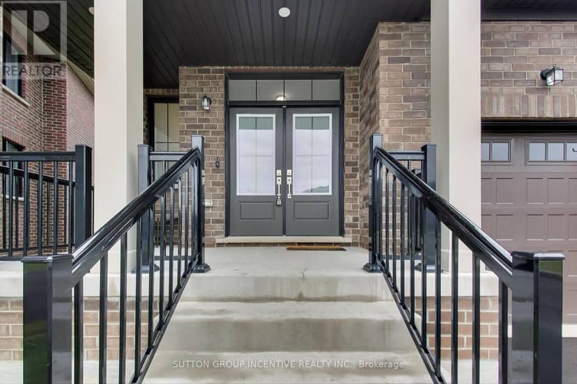13 Abbey Crescent — photo 2 of 36