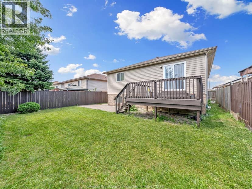 4844 Whitefish Crescent — photo 14 of 40