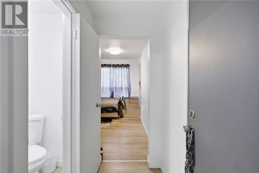 193 Dufferin Street — photo 12 of 39