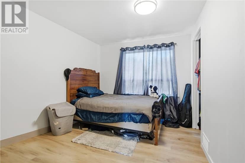 193 Dufferin Street — photo 14 of 39