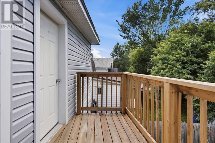 193 Dufferin Street — photo 16 of 39