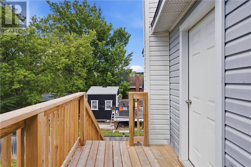 193 Dufferin Street — photo 17 of 39