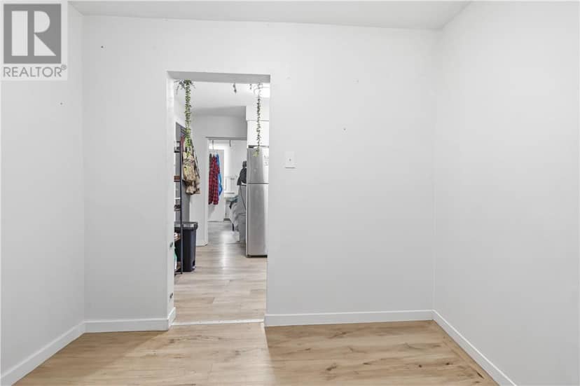193 Dufferin Street — photo 22 of 39