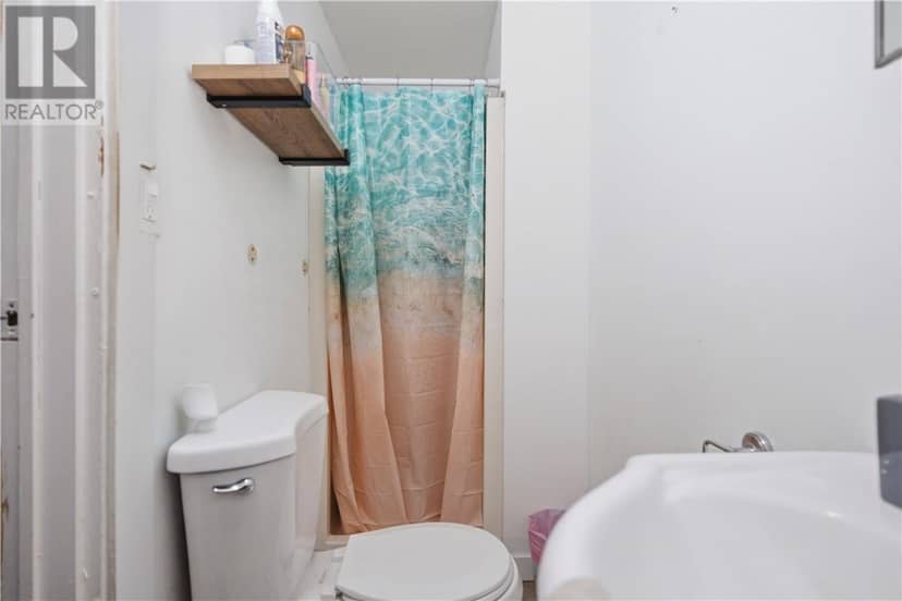 193 Dufferin Street — photo 24 of 39