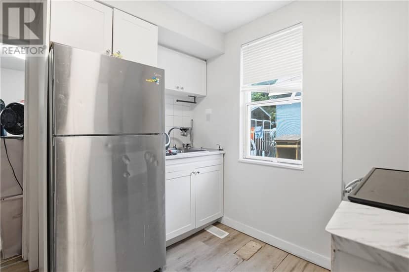 193 Dufferin Street — photo 27 of 39