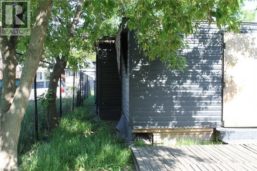 127 ROBINS Avenue — photo 12 of 17