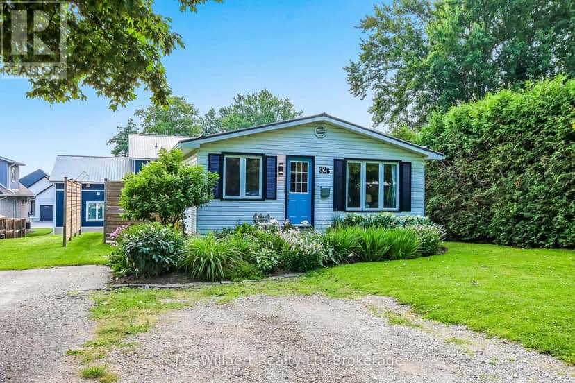 B - 32 Albert Street — photo 1 of 24