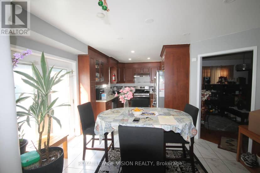 45 Bradbury Crescent — photo 2 of 15