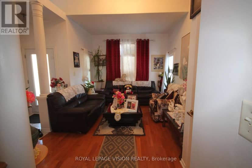 45 Bradbury Crescent — photo 8 of 15