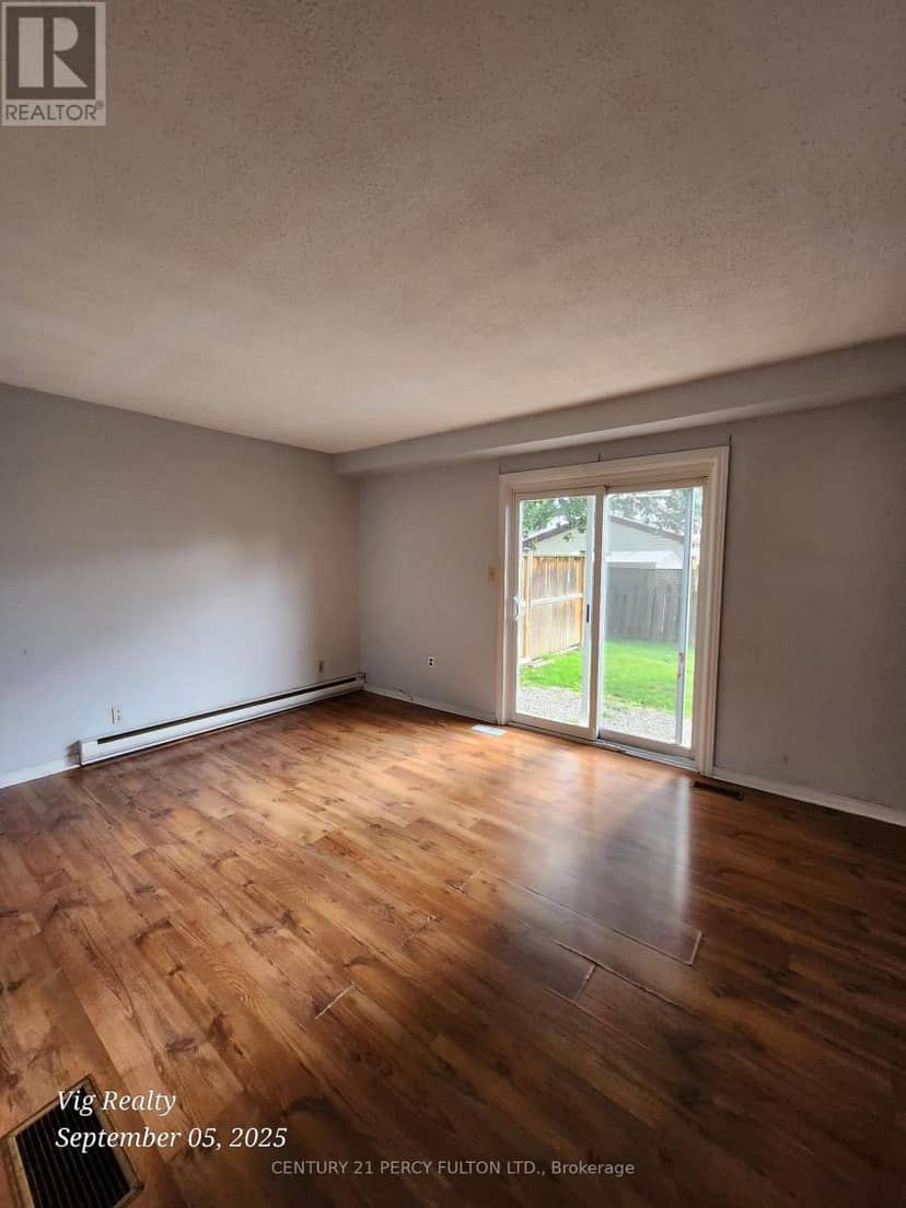 276 - 100 Brownleigh Avenue — photo 12 of 27
