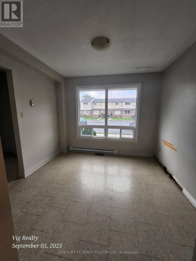 276 - 100 Brownleigh Avenue — photo 13 of 27