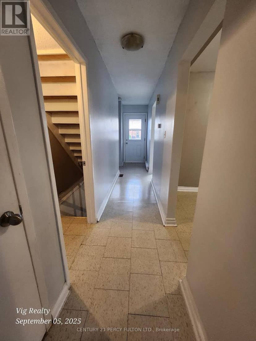 276 - 100 Brownleigh Avenue — photo 18 of 27