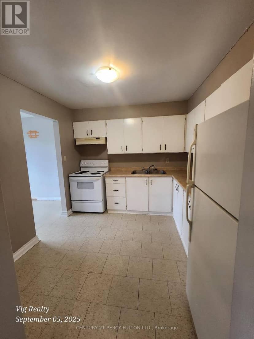 276 - 100 Brownleigh Avenue — photo 19 of 27