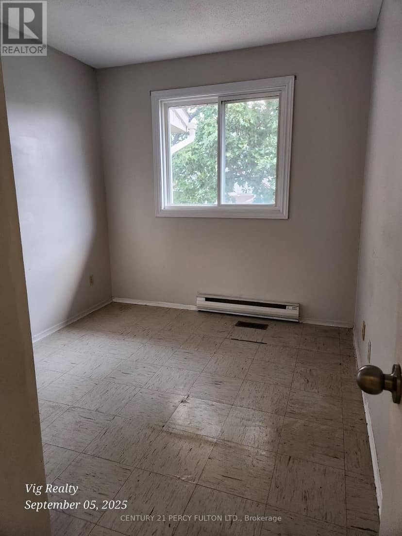 276 - 100 Brownleigh Avenue — photo 24 of 27