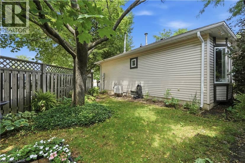 225 SILVERBIRCH Boulevard — photo 34 of 40