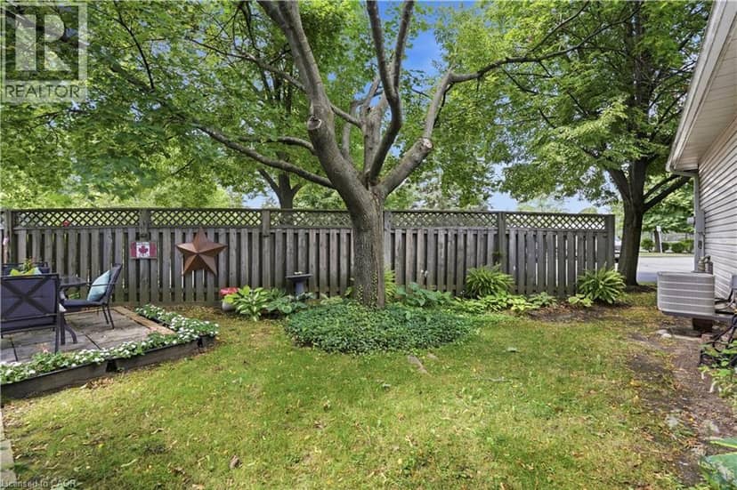 225 SILVERBIRCH Boulevard — photo 35 of 40