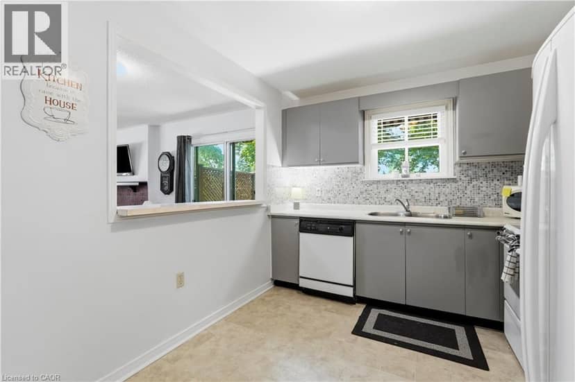 225 SILVERBIRCH Boulevard — photo 14 of 40