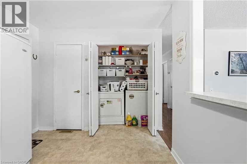 225 SILVERBIRCH Boulevard — photo 17 of 40