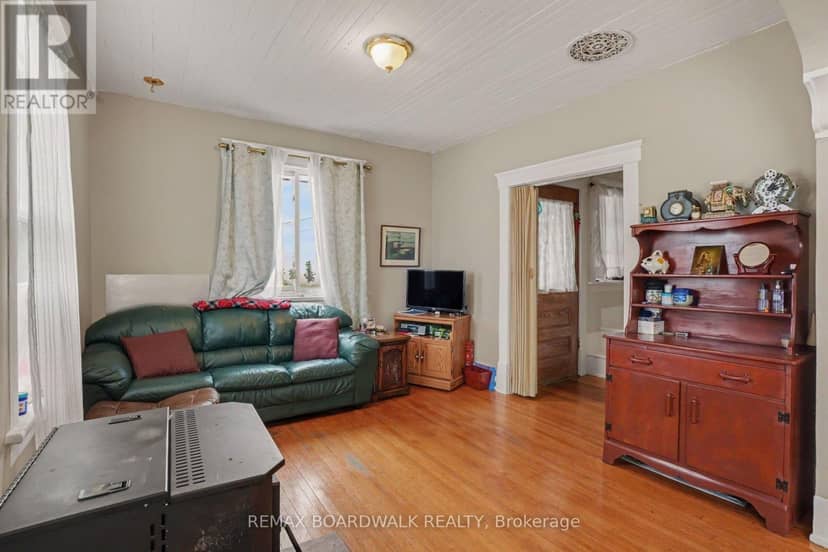 11049 Gilmour Road — photo 5 of 33