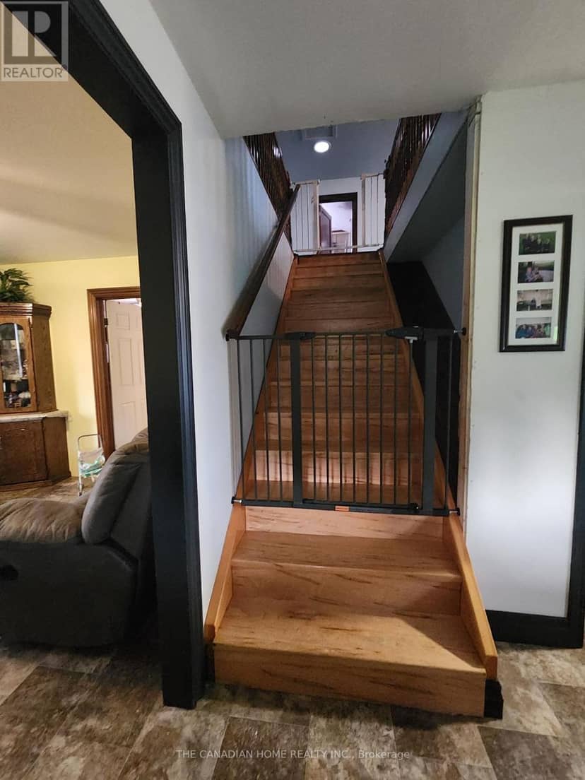 90020 Gilmour Line — photo 8 of 10