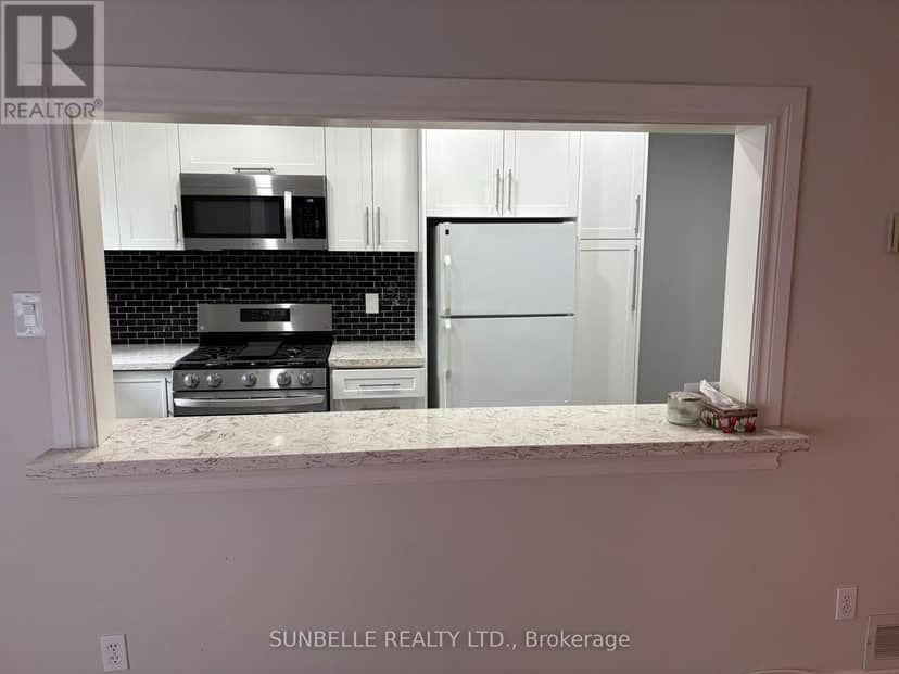 42 Fleetwood Crescent — photo 10 of 24