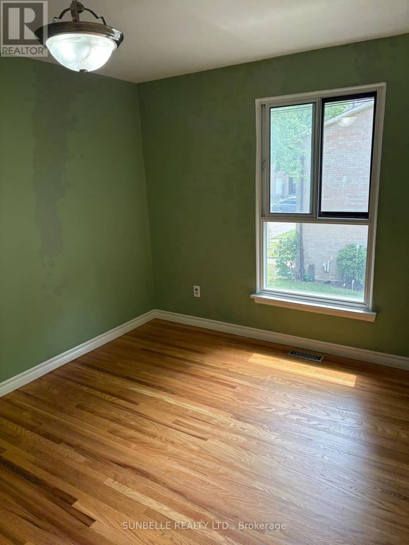 42 Fleetwood Crescent — photo 17 of 24