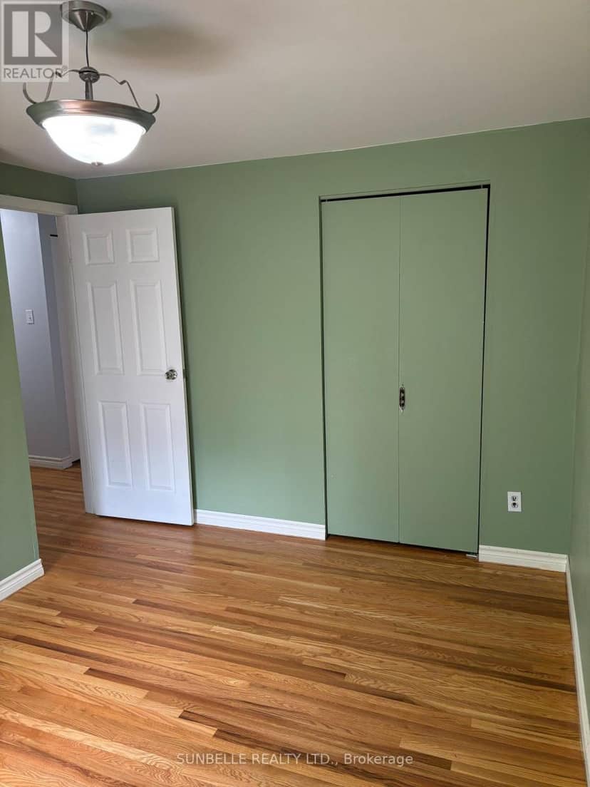 42 Fleetwood Crescent — photo 19 of 24