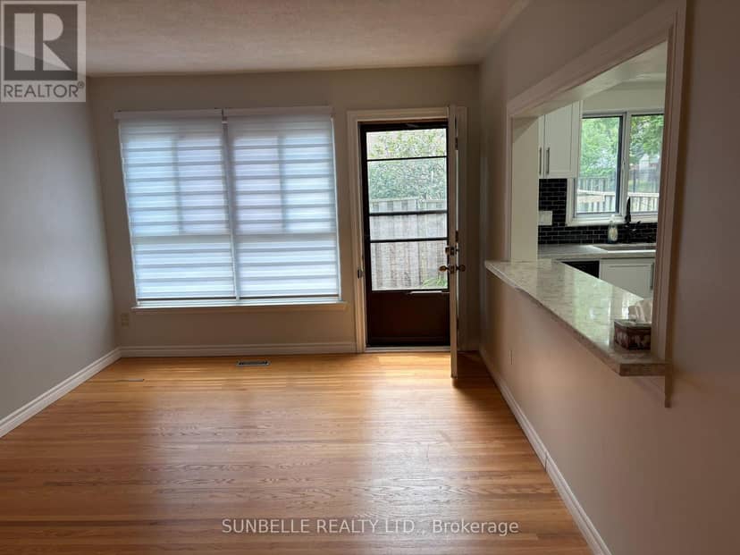 42 Fleetwood Crescent — photo 7 of 24