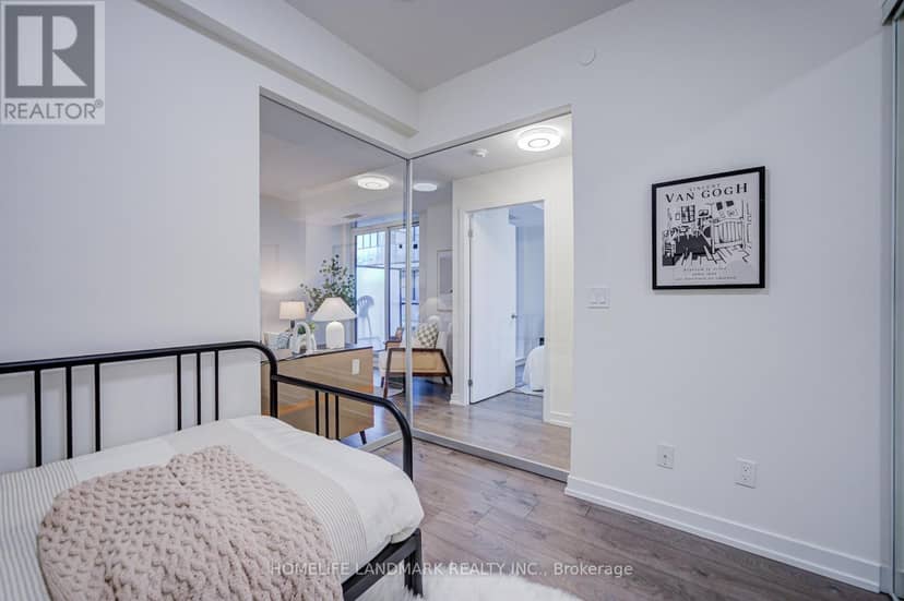 901 - 297 College Street — photo 27 of 40