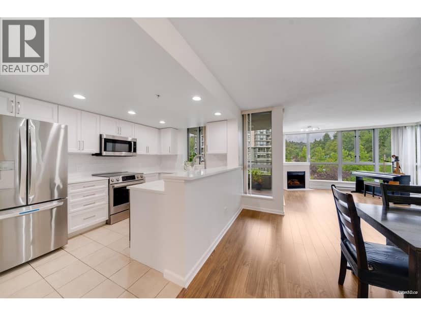 501 295 GUILDFORD WAY, Port Moody, photo 2