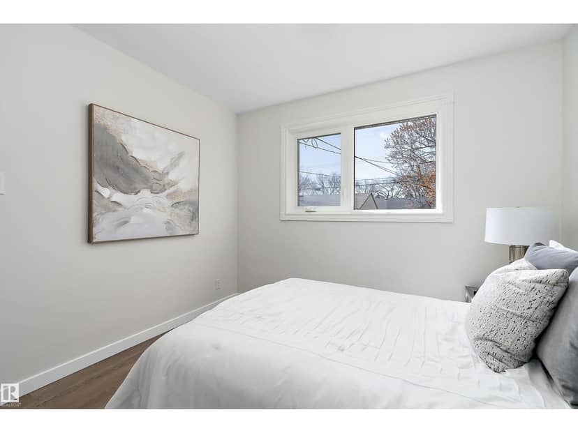 9747 66 AV NW — photo 17 of 38