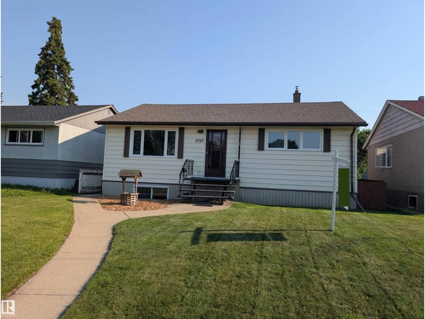 9747 66 AV NW, Edmonton, photo 2