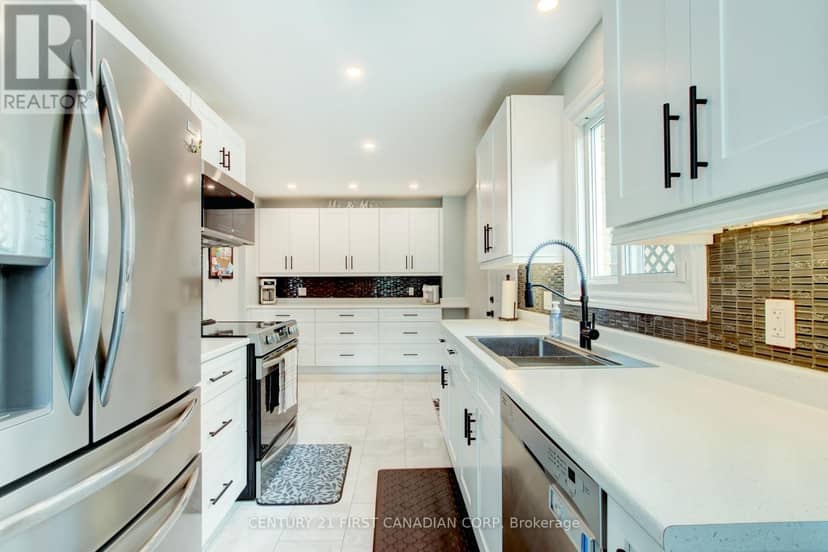 79 Newbridge Crescent — photo 11 of 40