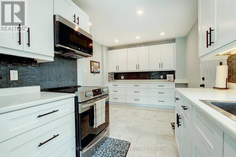 79 Newbridge Crescent — photo 12 of 40