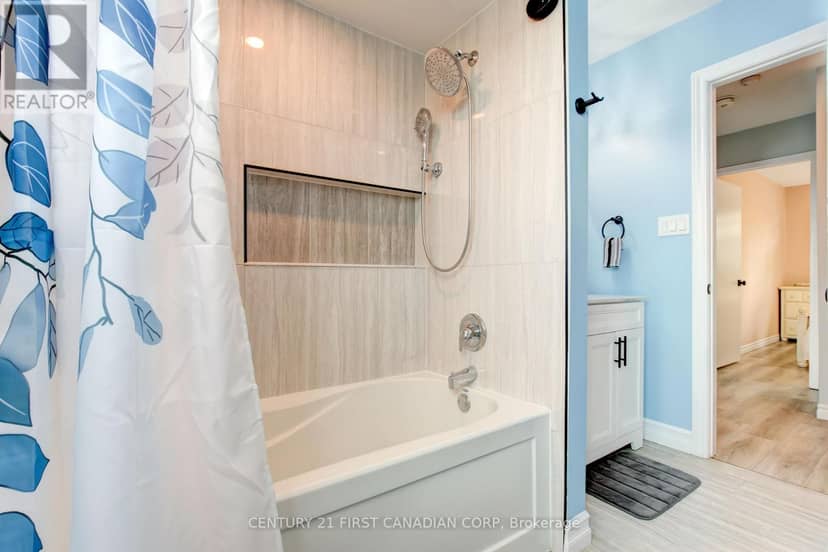 79 Newbridge Crescent — photo 26 of 40