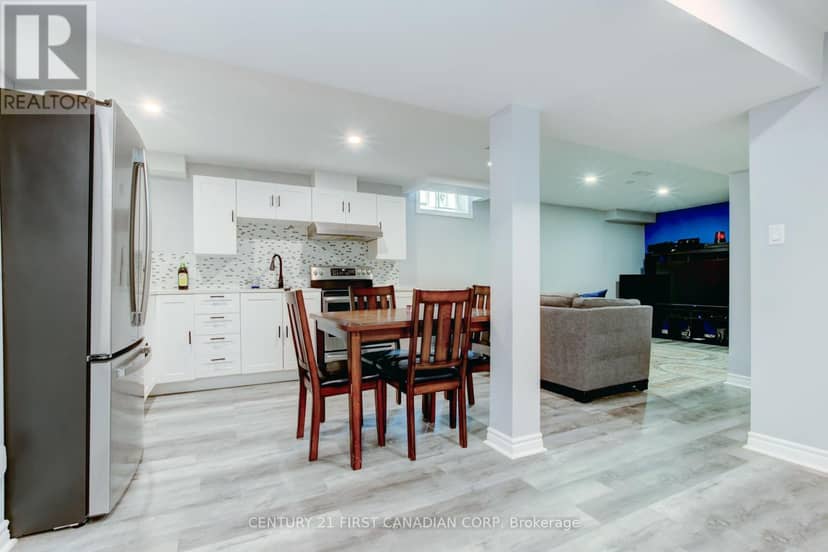 79 Newbridge Crescent — photo 28 of 40