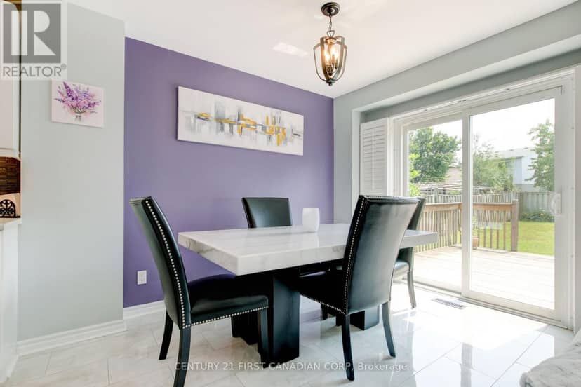 79 Newbridge Crescent — photo 9 of 40