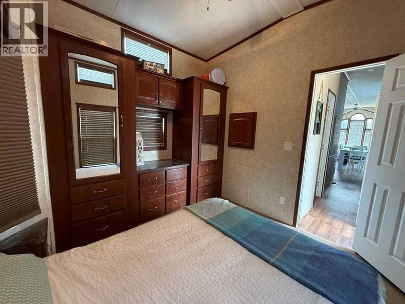 1123 Oak Avenue — photo 14 of 32