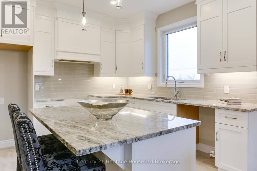 114 Beech Boulevard — photo 9 of 34