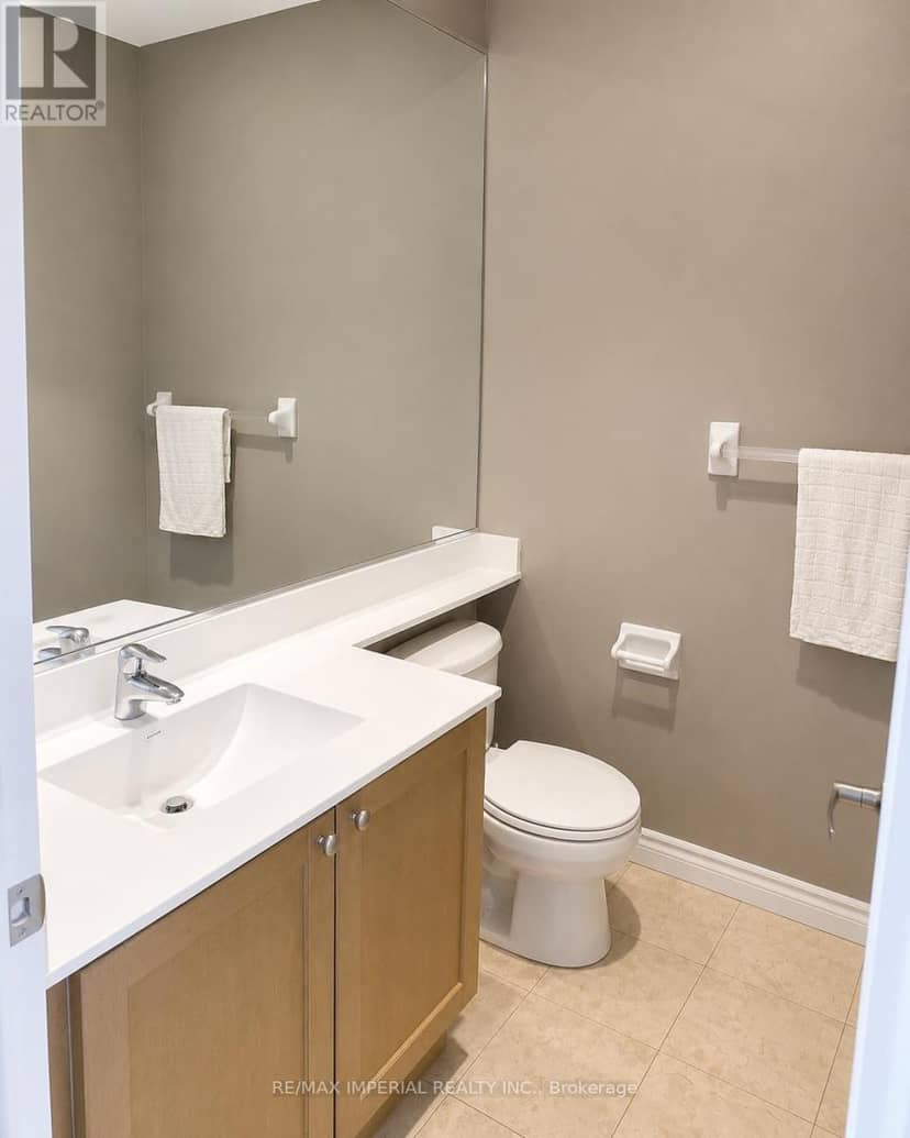 3304 - 761 Bay Street — photo 8 of 10