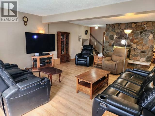 242 Dawson Drive — photo 10 of 40