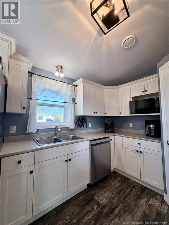 2 Scotch Pine Street — photo 10 of 37