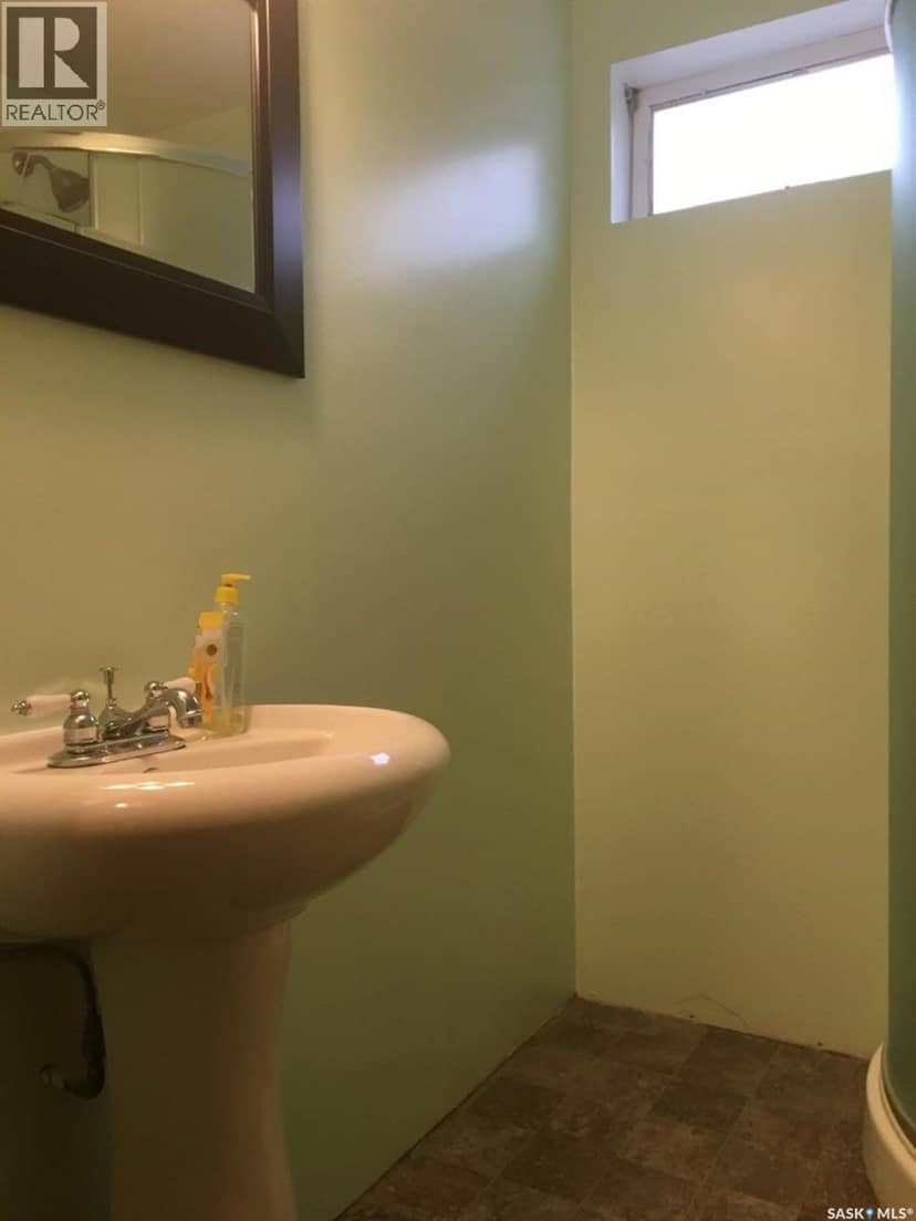 836 Peters AVENUE — photo 14 of 18