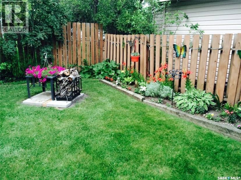 836 Peters AVENUE, Oxbow, photo 3