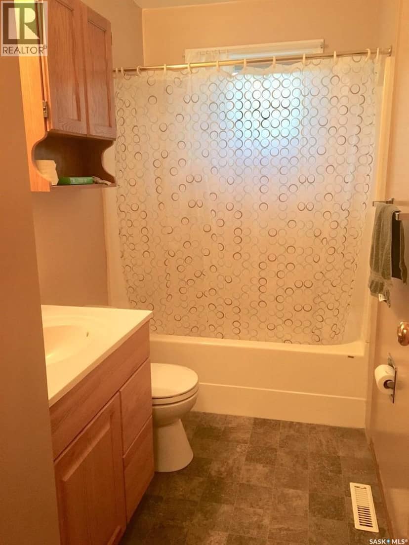 836 Peters AVENUE — photo 9 of 18