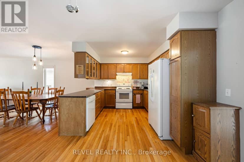 441 Greenwood Street — photo 11 of 40
