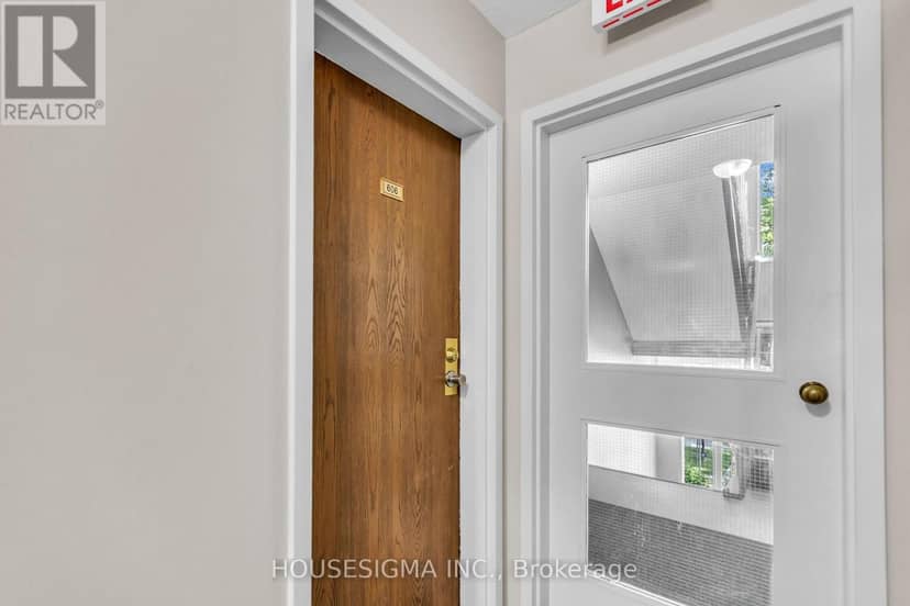 606 - 565 Greenfield Avenue — photo 4 of 26