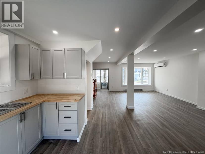 23 Sugarloaf Street — photo 12 of 24
