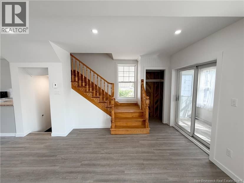 23 Sugarloaf Street — photo 13 of 24