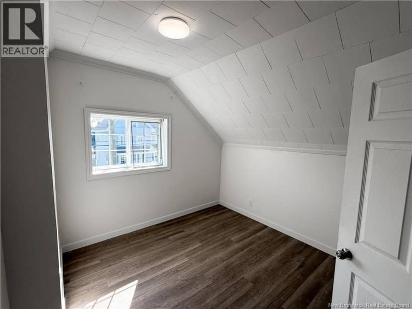 23 Sugarloaf Street — photo 18 of 24